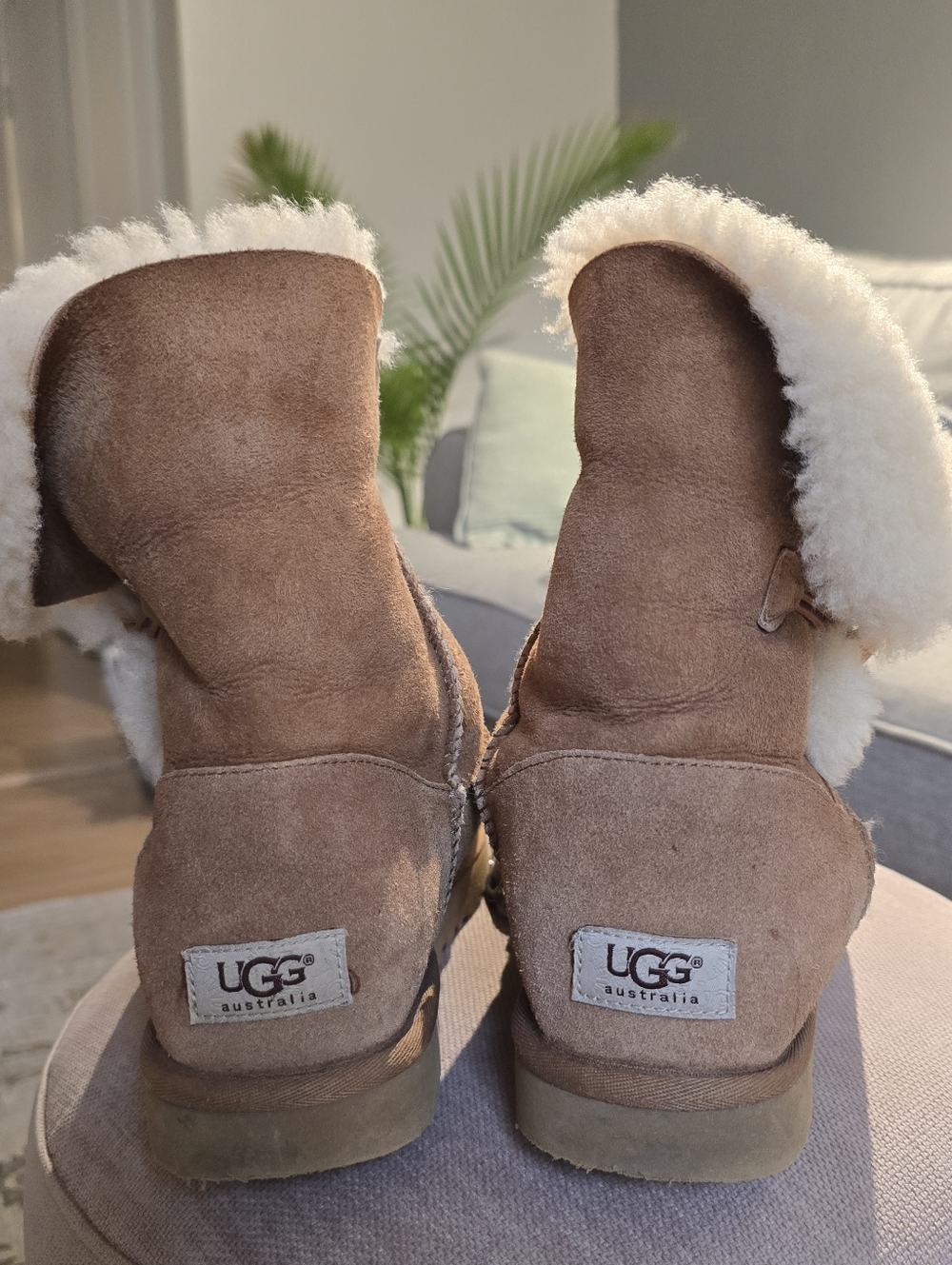 UGG Bailey Button II Chestnut Suede Sheepskin Boots Womens Size 10 Classic Short - Picture 3 of 5